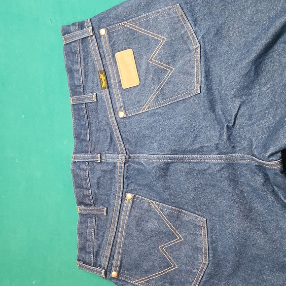 Men's Wrangler Blue Jeans 38x32 - Picture 3 of 3